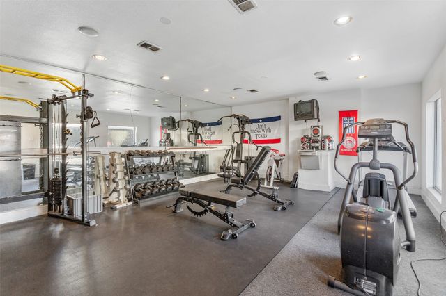 5904 Sandhurst Lane 246, Dallas, TX 75206