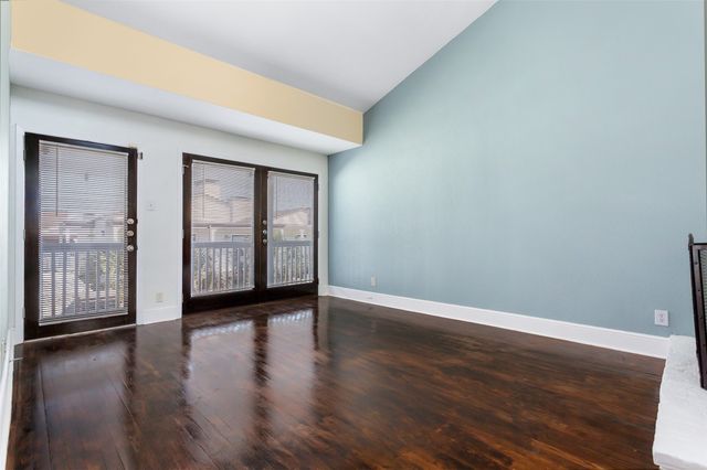5904 Sandhurst Lane 246, Dallas, TX 75206
