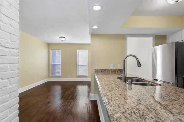 5904 Sandhurst Lane 246, Dallas, TX 75206