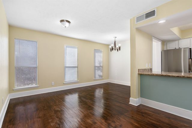 5904 Sandhurst Lane 246, Dallas, TX 75206
