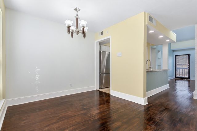 5904 Sandhurst Lane 246, Dallas, TX 75206