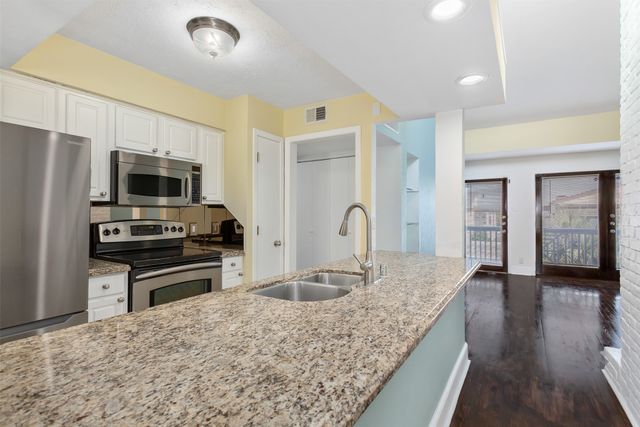 5904 Sandhurst Lane 246, Dallas, TX 75206