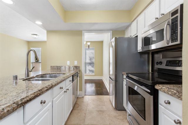 5904 Sandhurst Lane 246, Dallas, TX 75206