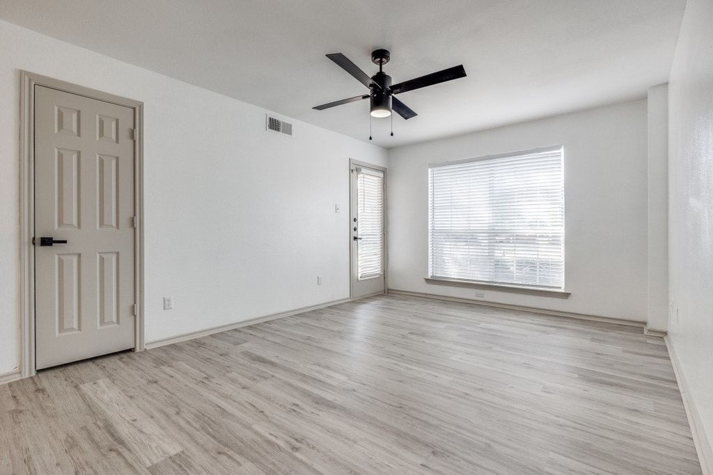 1301 W Highway 287 ByPass 151, Waxahachie, TX 75165