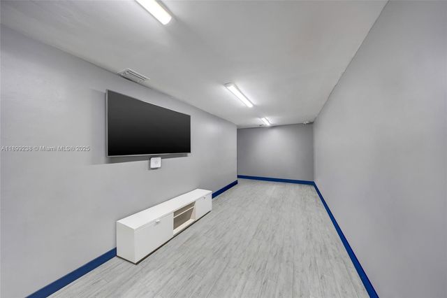 2600 Ali Baba Ave, Opa-locka, FL 33054