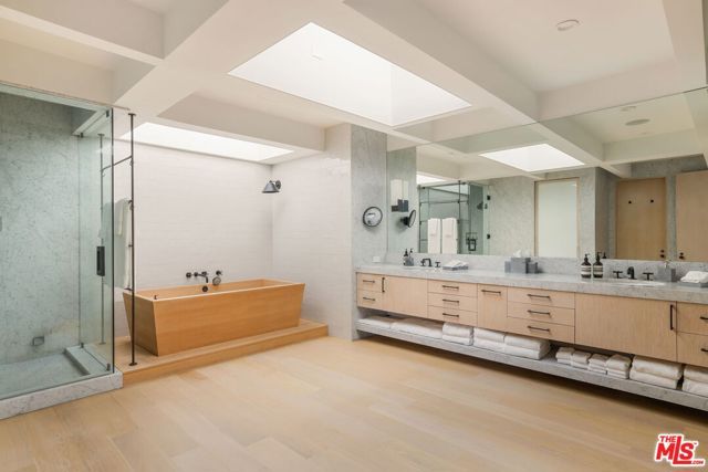 1822 Westridge Road, Los Angeles, CA 90049