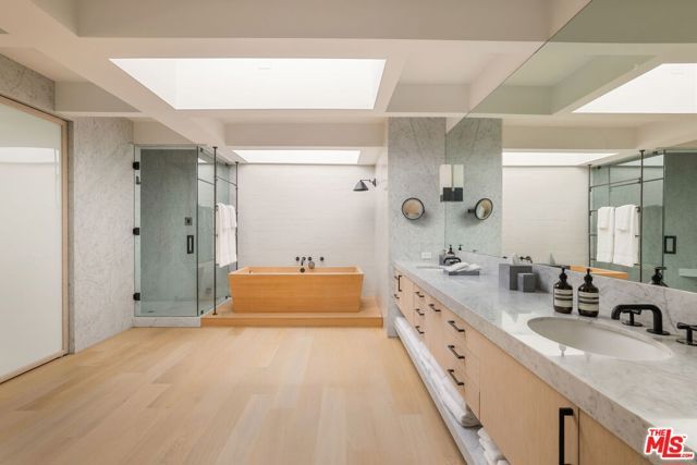 1822 Westridge Road, Los Angeles, CA 90049