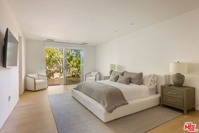 1822 Westridge Road, Los Angeles, CA 90049