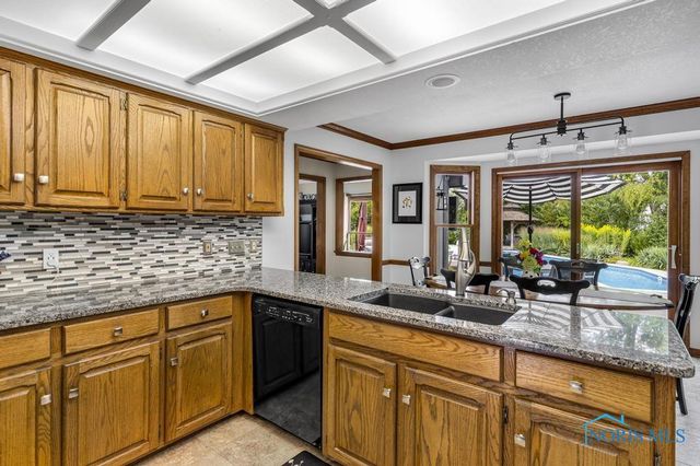 26835 Mohawk Drive, Perrysburg, OH 43551