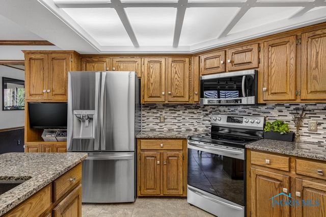 26835 Mohawk Drive, Perrysburg, OH 43551