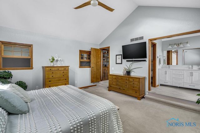 26835 Mohawk Drive, Perrysburg, OH 43551