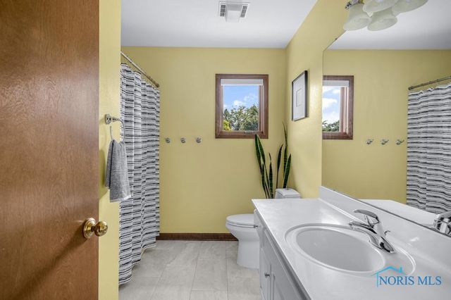 26835 Mohawk Drive, Perrysburg, OH 43551