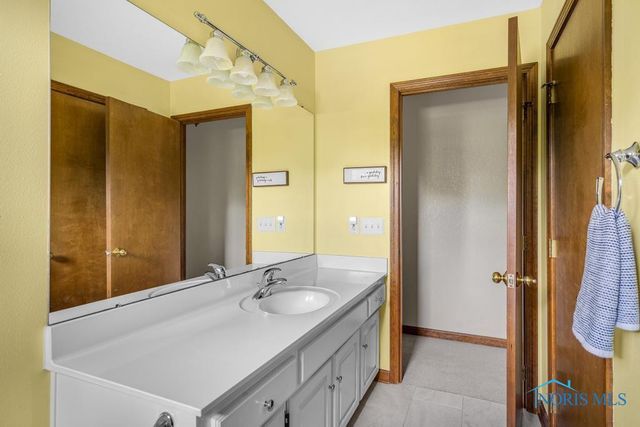 26835 Mohawk Drive, Perrysburg, OH 43551