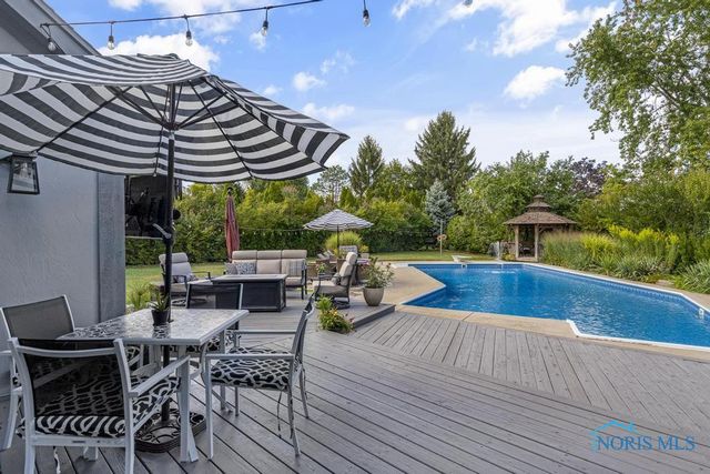 26835 Mohawk Drive, Perrysburg, OH 43551