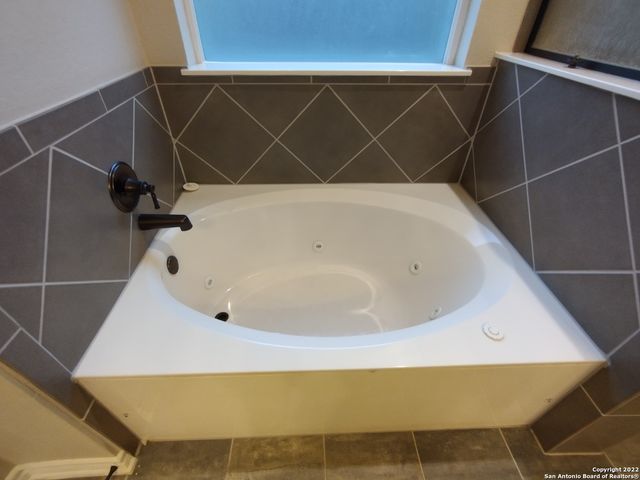 11212 HILL TOP LOOP, Helotes, TX 78023