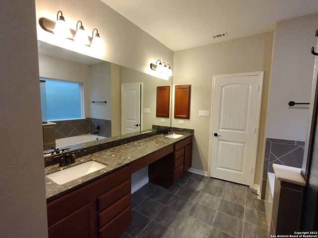 11212 HILL TOP LOOP, Helotes, TX 78023