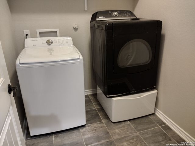 11212 HILL TOP LOOP, Helotes, TX 78023