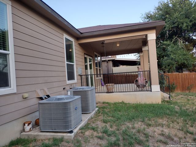 11212 HILL TOP LOOP, Helotes, TX 78023