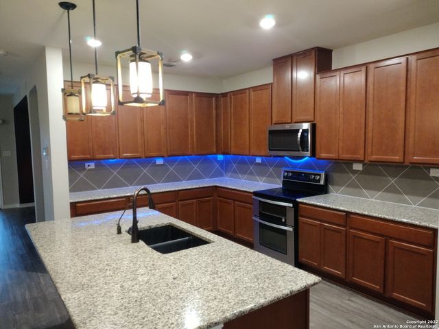 11212 HILL TOP LOOP, Helotes, TX 78023