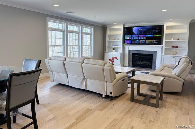 255 Maple Ave Maple Ave, East Meadow, NY 11554