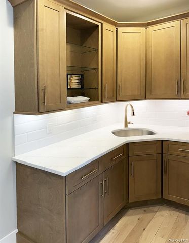 255 Maple Ave Maple Ave, East Meadow, NY 11554