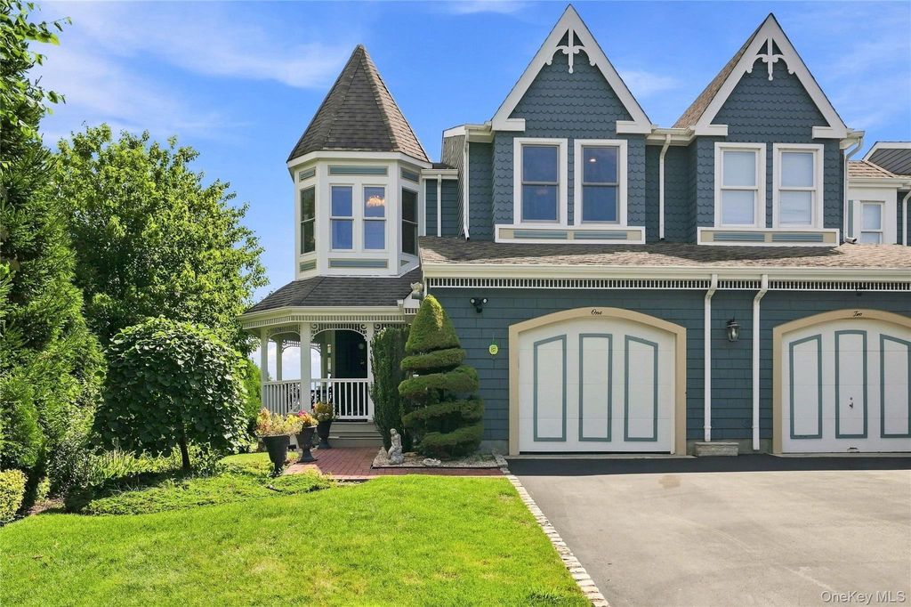 1 Victoria 1, Amityville, NY 11701 — photo 2