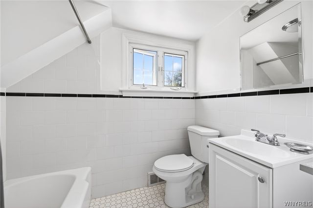 20 New Amsterdam Avenue, Buffalo, NY 14216