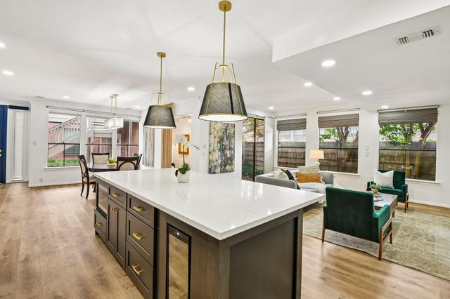 2829 Timmons Lane 211, Houston, TX 77027