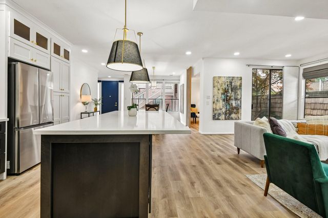 2829 Timmons Lane 211, Houston, TX 77027