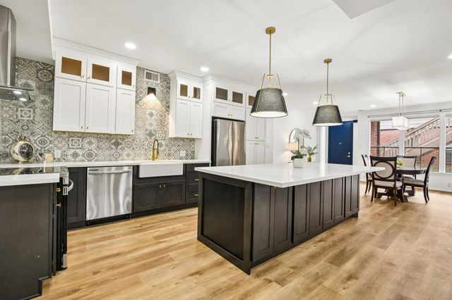2829 Timmons Lane 211, Houston, TX 77027