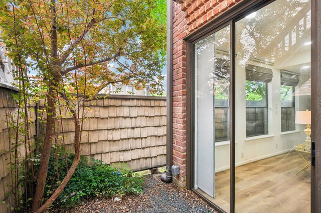 2829 Timmons Lane 211, Houston, TX 77027