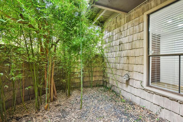 2829 Timmons Lane 211, Houston, TX 77027