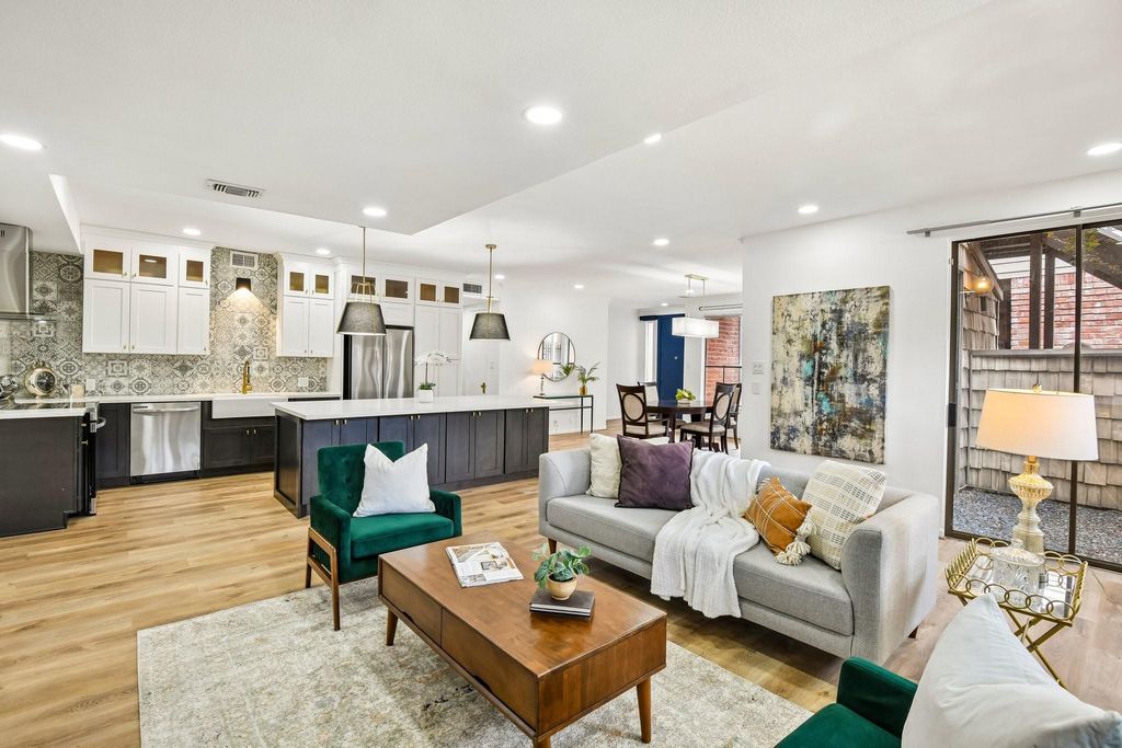 2829 Timmons Lane 211, Houston, TX 77027