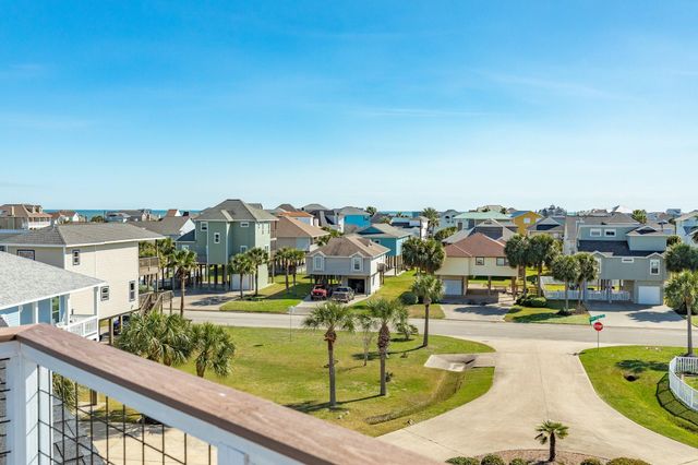 3903 Pirates Beach Blvd Court, Galveston, TX 77554