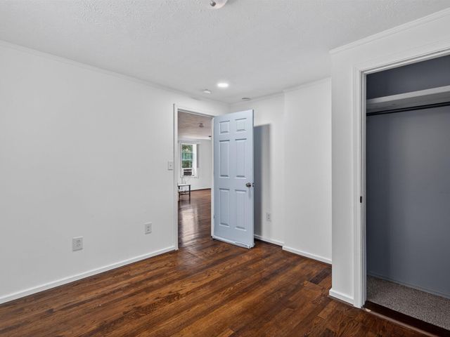 1406 Lincolnway, La Porte, IN 46350