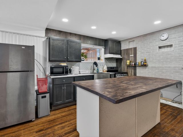 1406 Lincolnway, La Porte, IN 46350