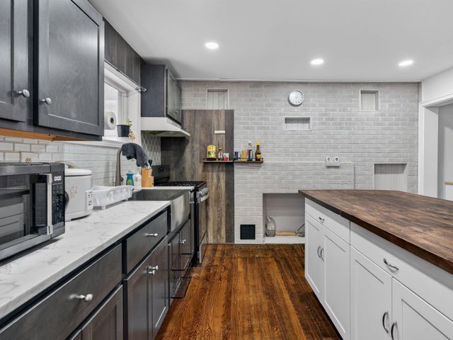 1406 Lincolnway, La Porte, IN 46350