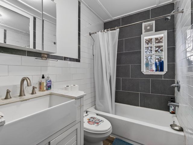 1406 Lincolnway, La Porte, IN 46350