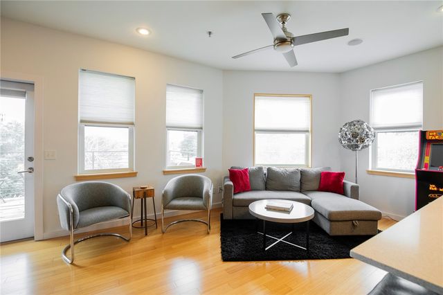 390 W 5th Street 2, Fayetteville, AR 72701