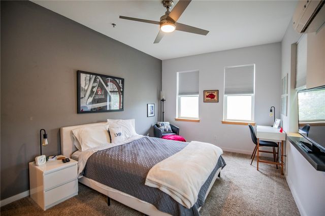 390 W 5th Street 2, Fayetteville, AR 72701