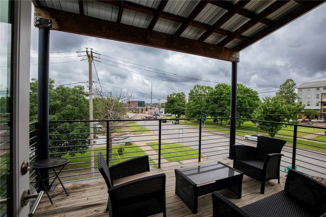 390 W 5th Street 2, Fayetteville, AR 72701