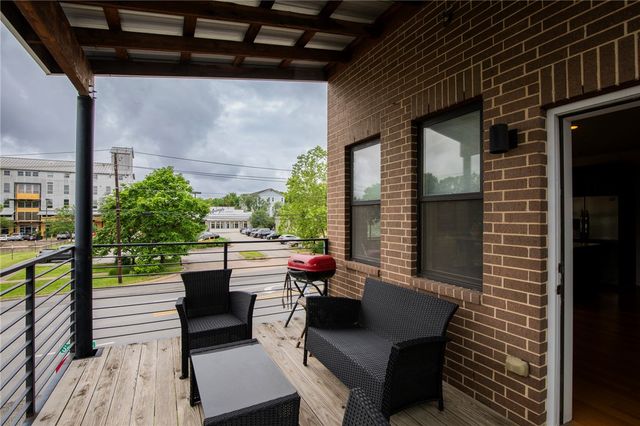 390 W 5th Street 2, Fayetteville, AR 72701