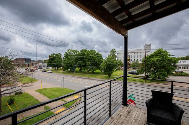 390 W 5th Street 2, Fayetteville, AR 72701