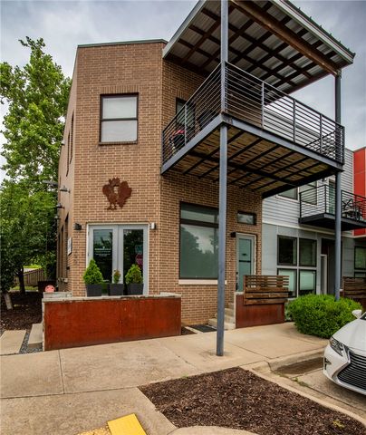 390 W 5th Street 2, Fayetteville, AR 72701