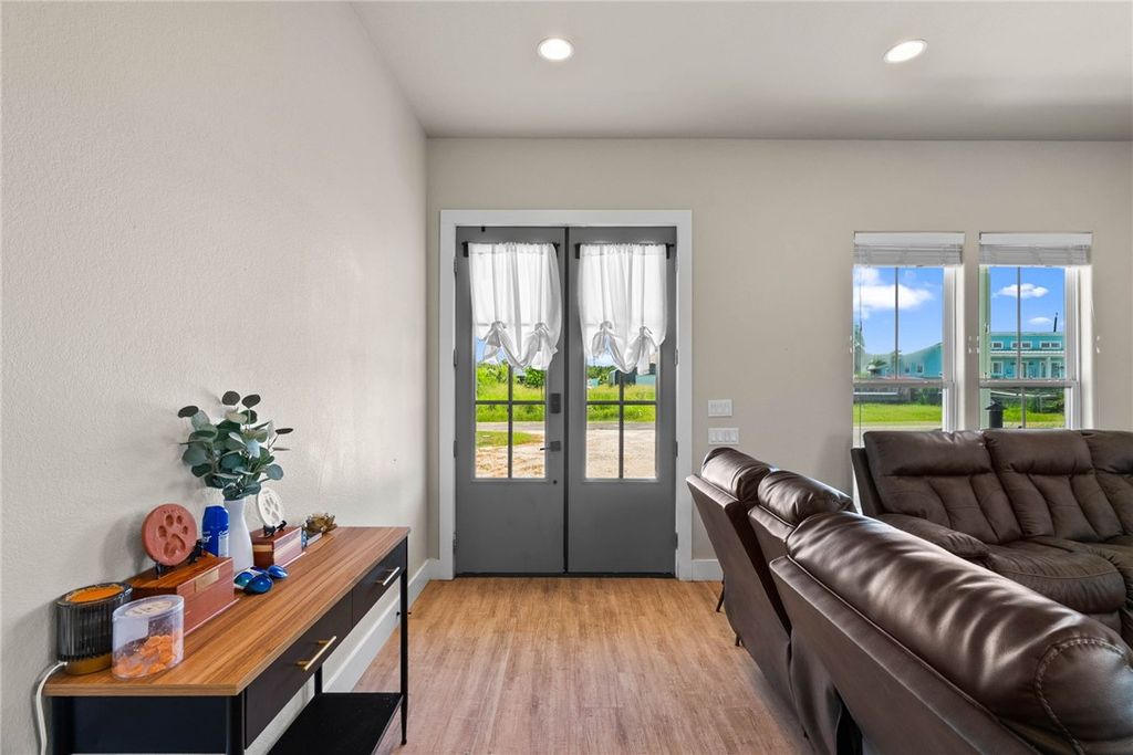 360 Club Oak Lane, Rockport, TX 78382 — photo 4