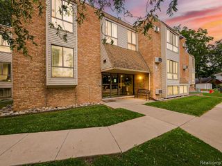 28428 W 8 Mile Road C10, Farmington, MI 48336