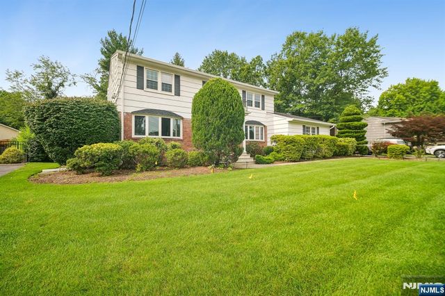 6 Aster Court, Paramus, NJ 07652