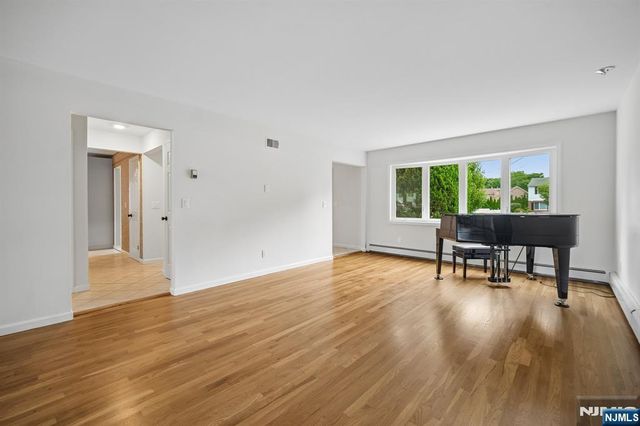 6 Aster Court, Paramus, NJ 07652