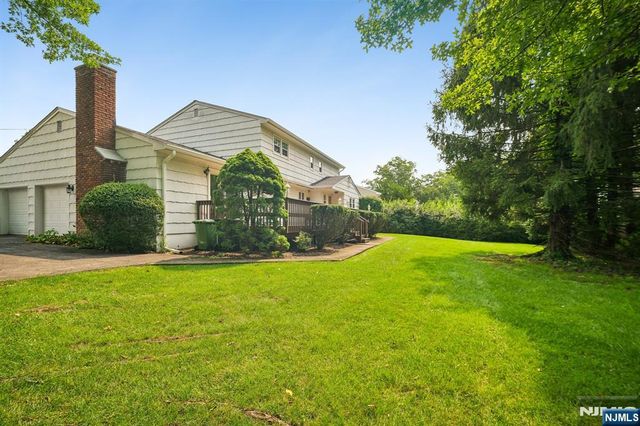 6 Aster Court, Paramus, NJ 07652