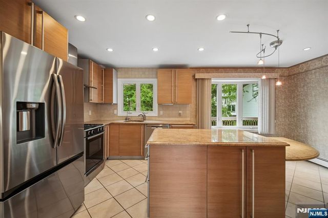 6 Aster Court, Paramus, NJ 07652